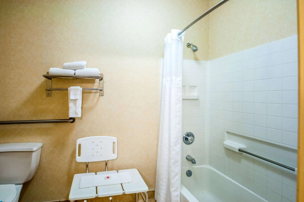 Comfort Inn & Suites North East
