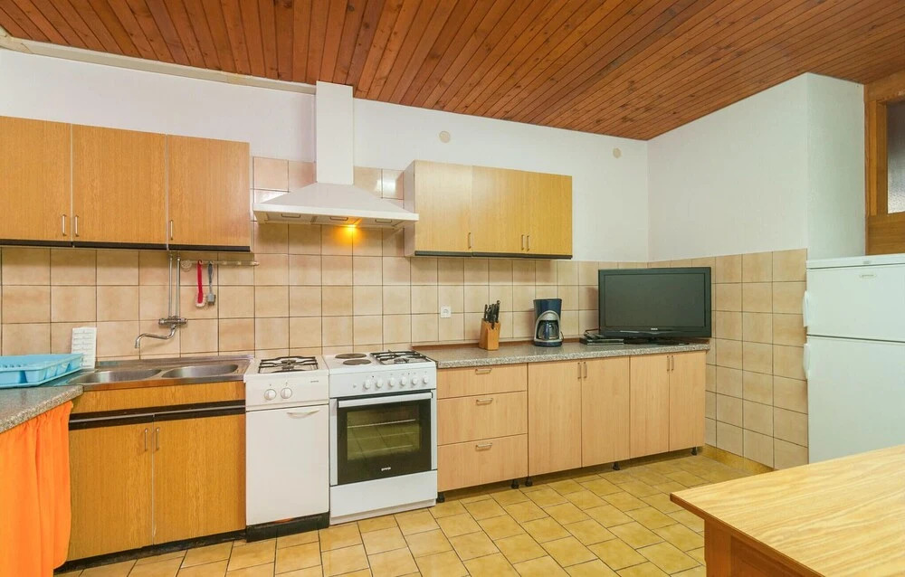 Awesome Apartment in Splitska With 2 Bedrooms and Wifi