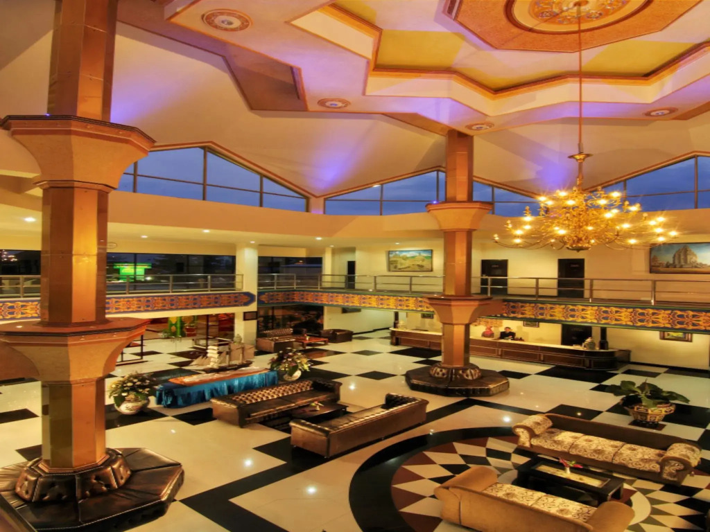 Yusro Hotel Restaurant & Convention