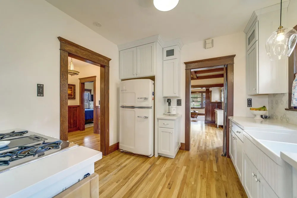 3 Blocks to Plaza! Historic Prescott Gem w/ Grill