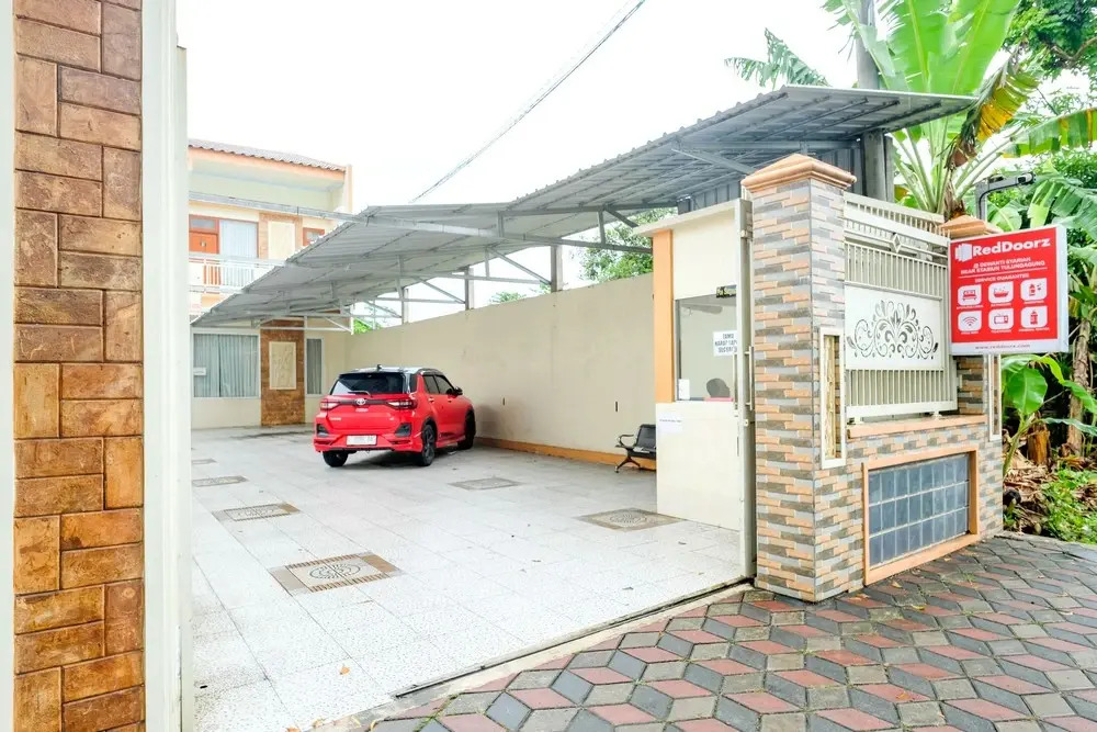 RedDoorz at Dewanti Syariah near Stasiun Tulungagung