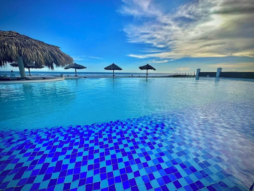 HOTEL TESORO BEACH