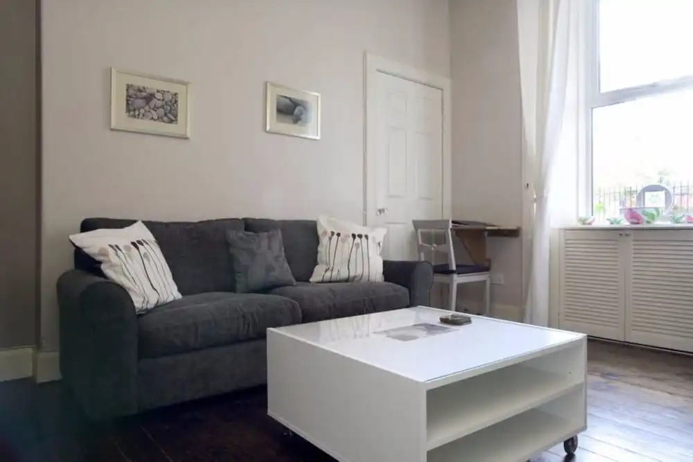 2 Bedroom Apartment With Free Parking