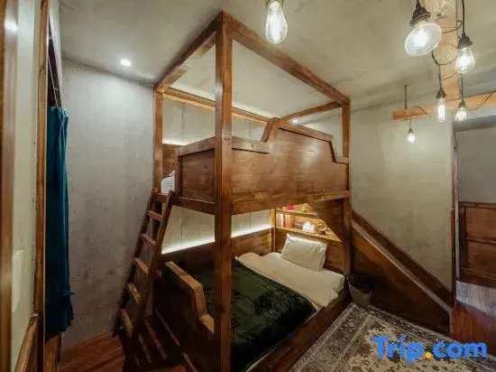 The Magic House of the Fugitive Wizard