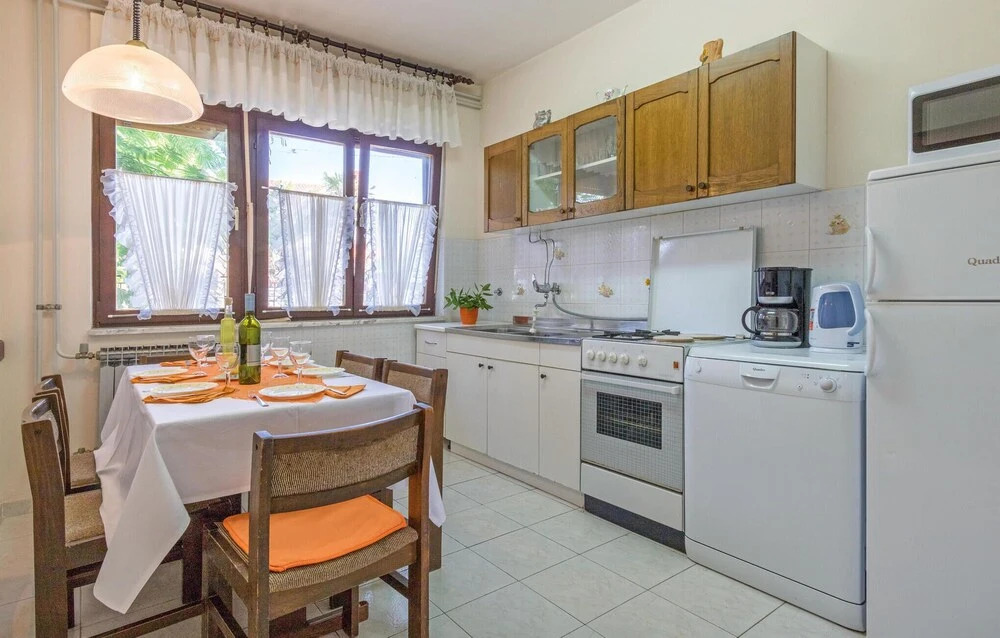 Beautiful Home in Stinjan With Wifi and 4 Bedrooms
