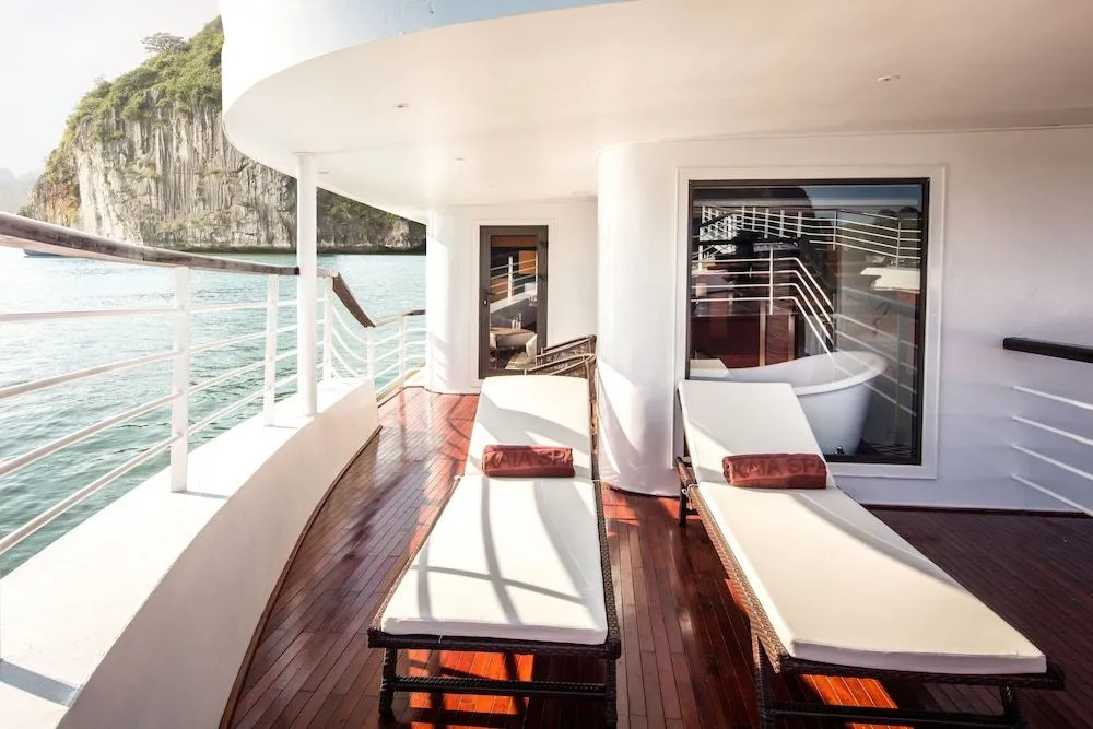 Ambassador Signature Cruise - Lan Ha Bay