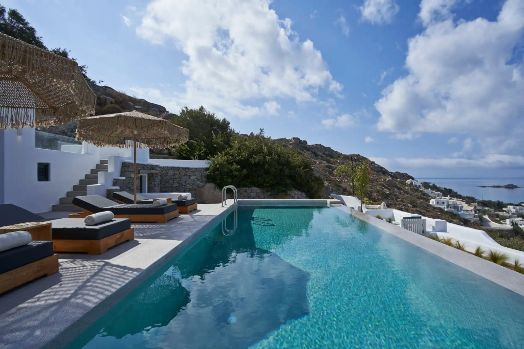 Monogram Travel Naxos