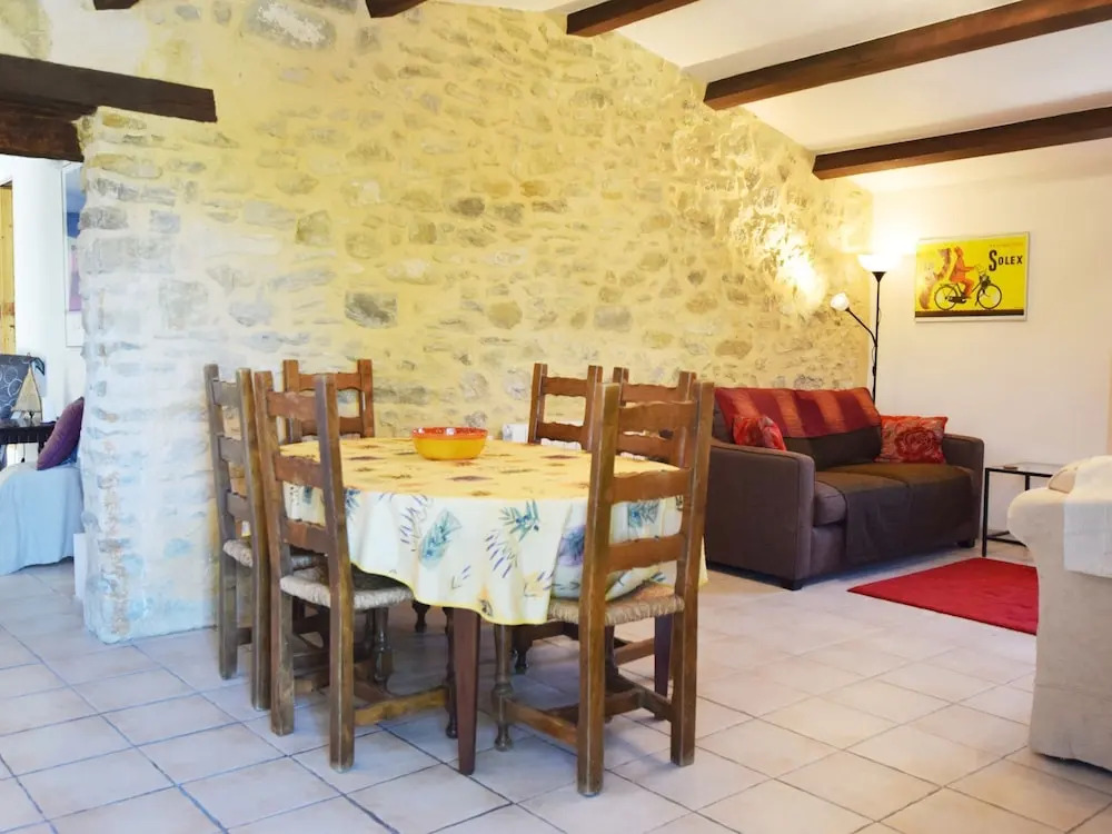 Characteristic Appartement With Swimming Pool, Completely Renovated