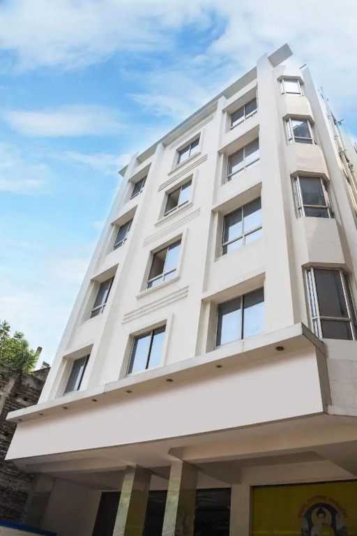 Oyo 14732 Hotel Buddha International