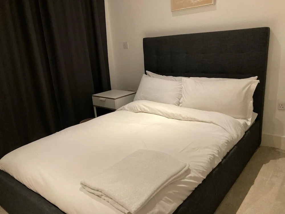 Phoenix 2 Bedroom Apartment in london