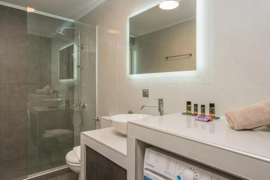 Quarters Luxury Apts