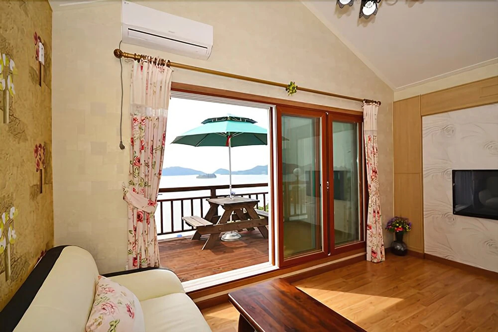Yeosu Rainbow Pension