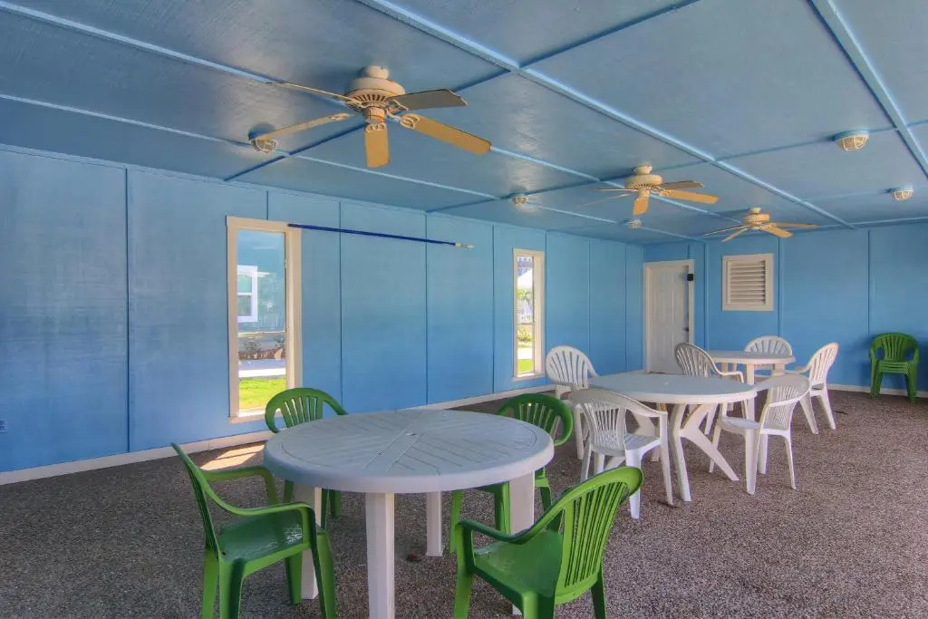 Lemonade House Mr109 Home