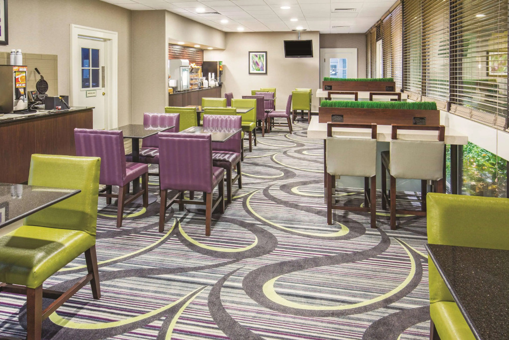 Howard Johnson by Wyndham Sacramento Downtown