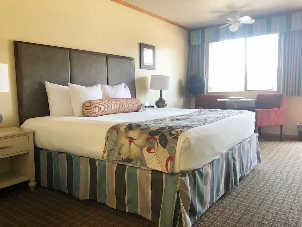 River House Inn, a Baymont by Wyndham