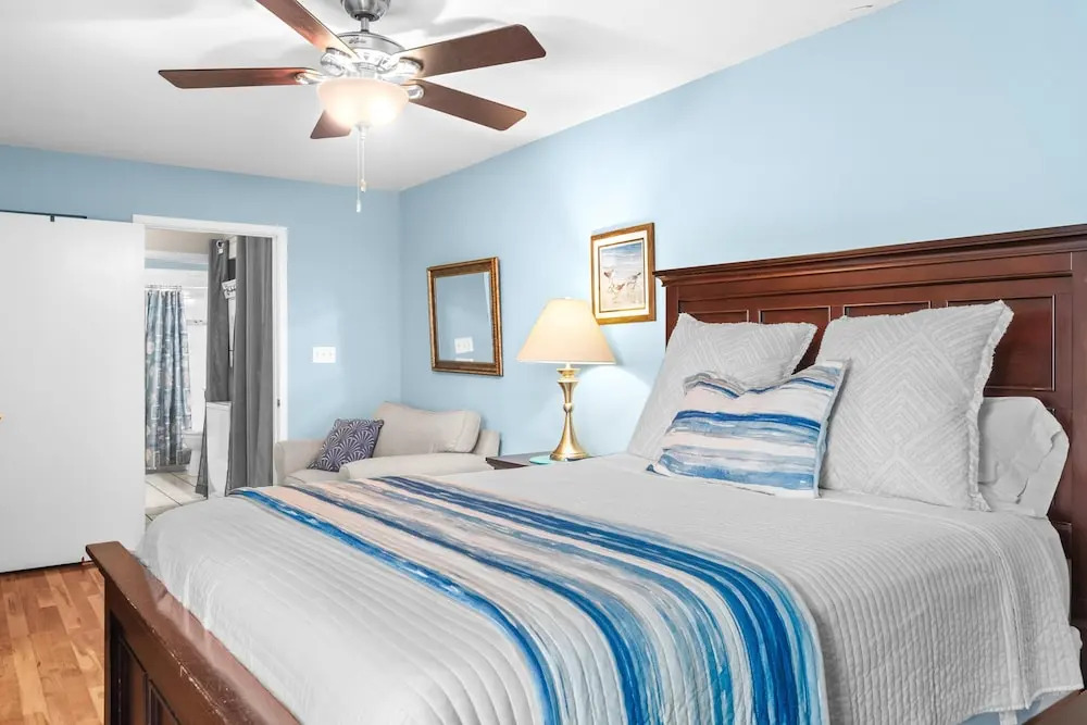 Tradewinds Condominium #25
