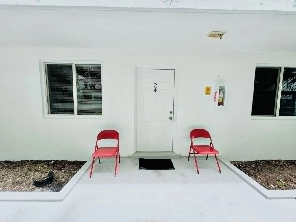 NEW Top Location King bed Free Parking