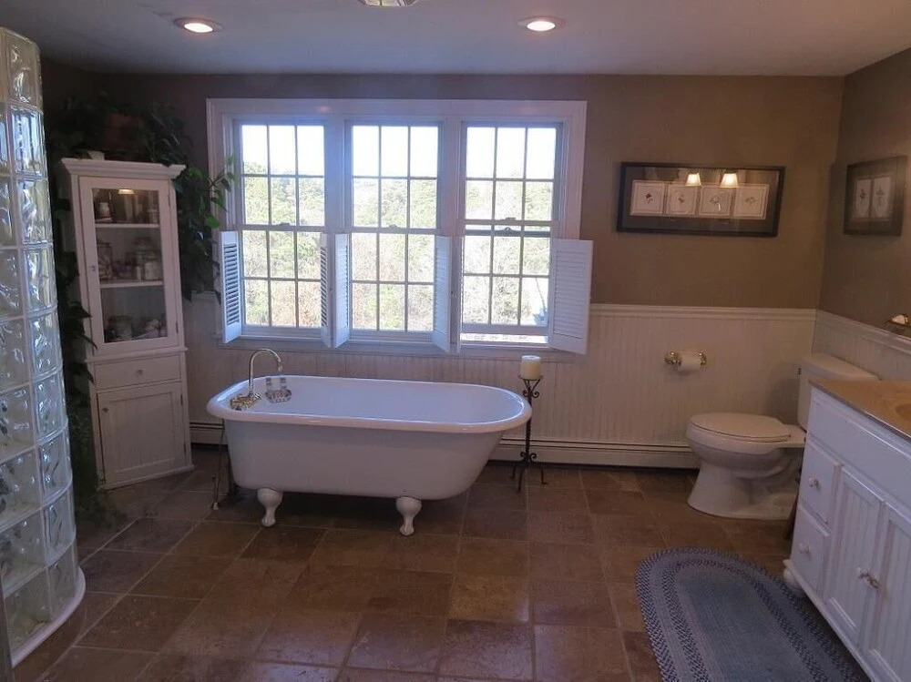 76 Indian Hill Road North - Three Bedroom House