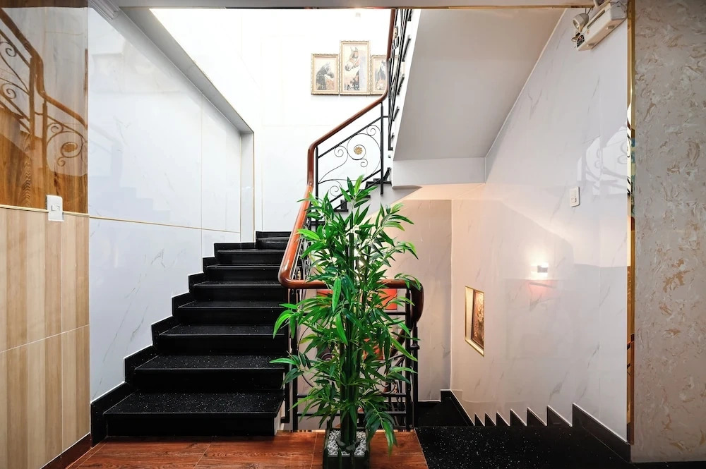 Ly Ly Hotel