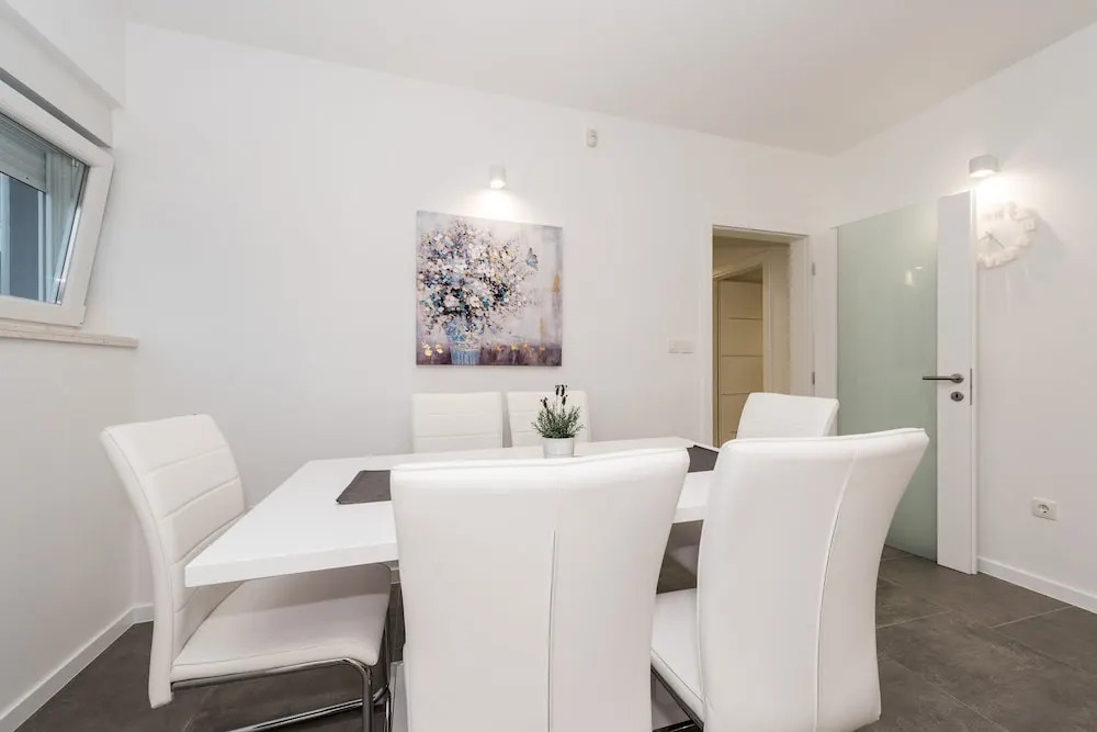 Villa Magnifica apartments with pool