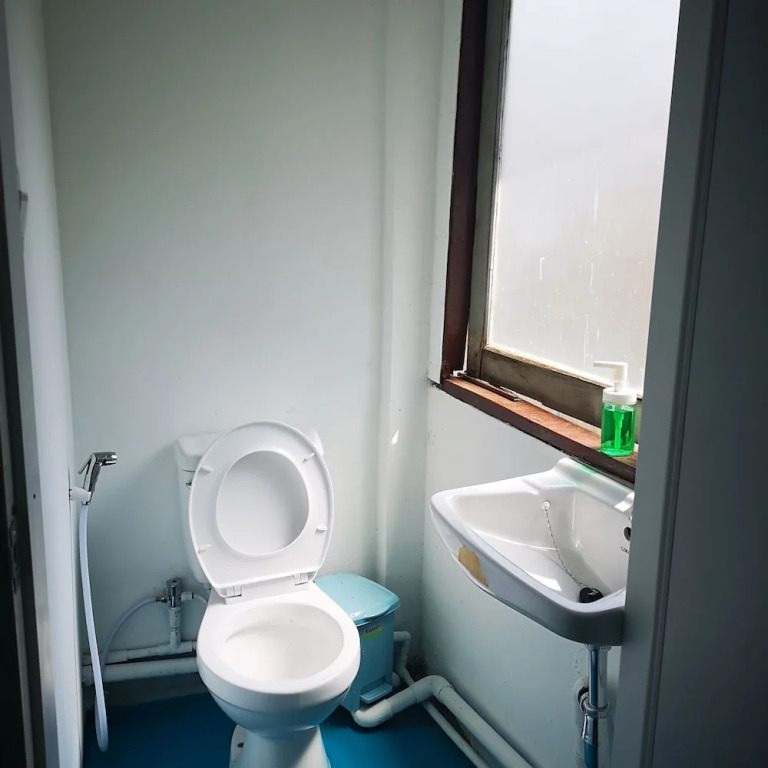 D​ Luck​ Hostel