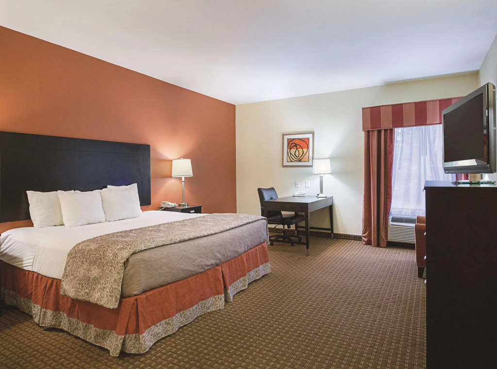 La Quinta by Wyndham Houston East at Normandy
