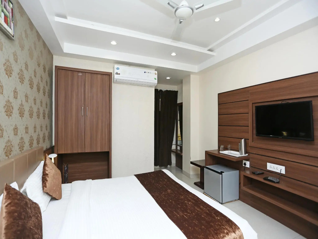 Capital O 8650 Hotel Johri Residency