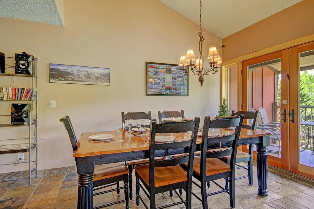 Sawmill 316 2 Br condo by RedAwning