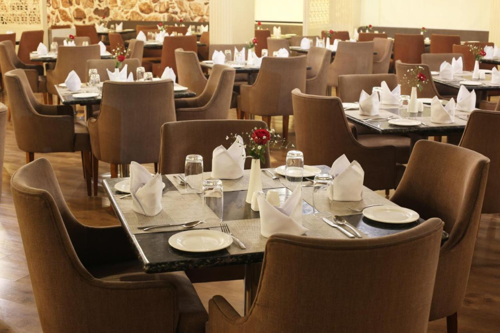 Hotel Luxe Opera NH8 - 7km from IGI Airport Delhi