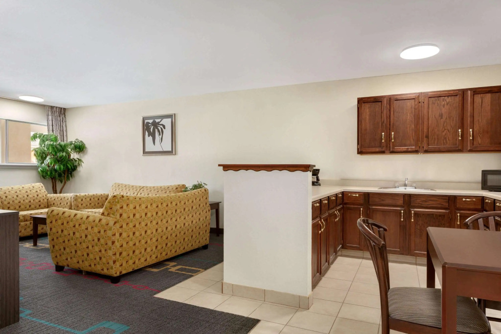 Days Inn by Wyndham Lawton