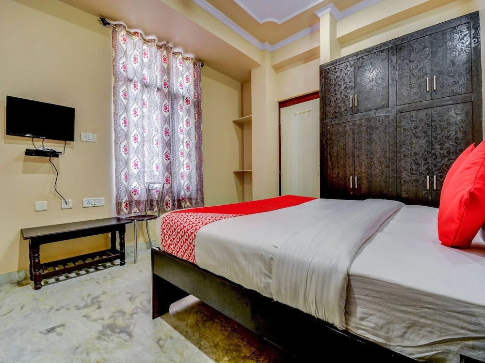 OYO 15892 Friends Residency
