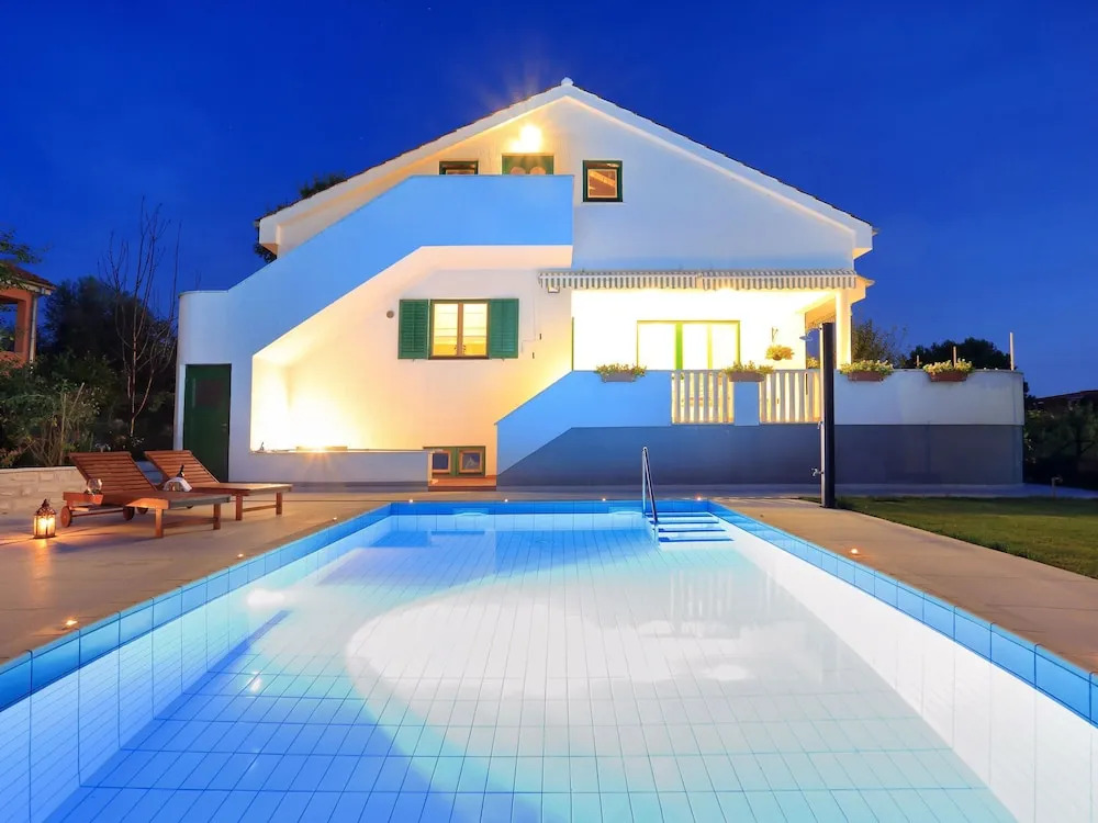 Luxurious Villa in Zadar With Swimming Pool