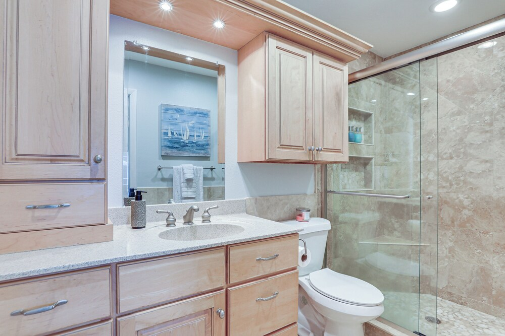 Pet-friendly Home w/ Heated Pool in Bradenton