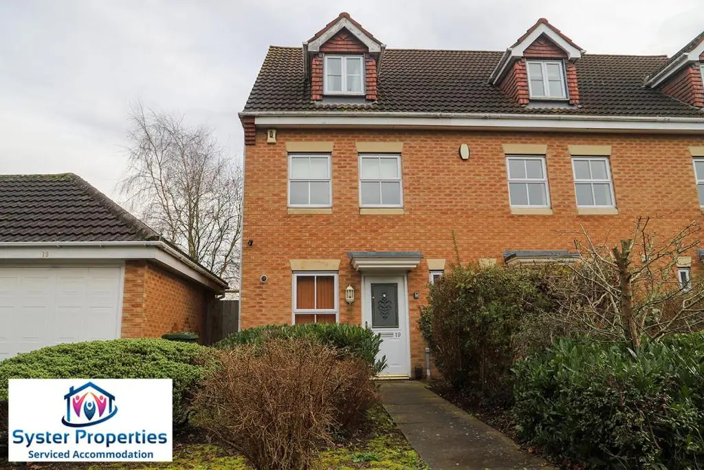 Syster Properties- Leicester Large 3 double bedroom Home
