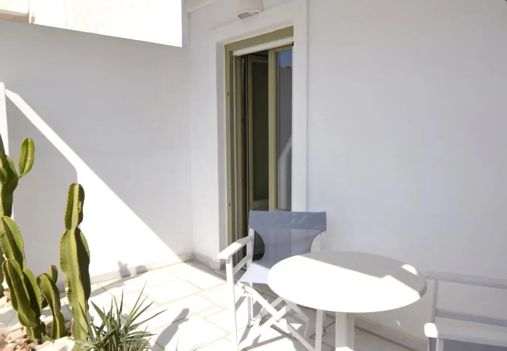 Artemis Hotel
