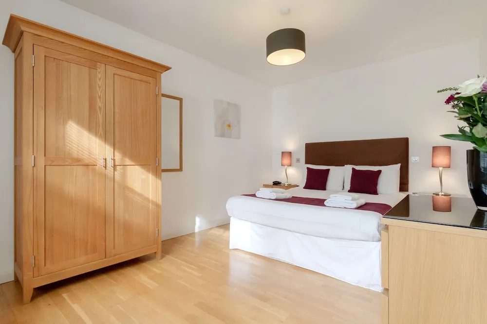 Roomspace Apartments -Groveland Court