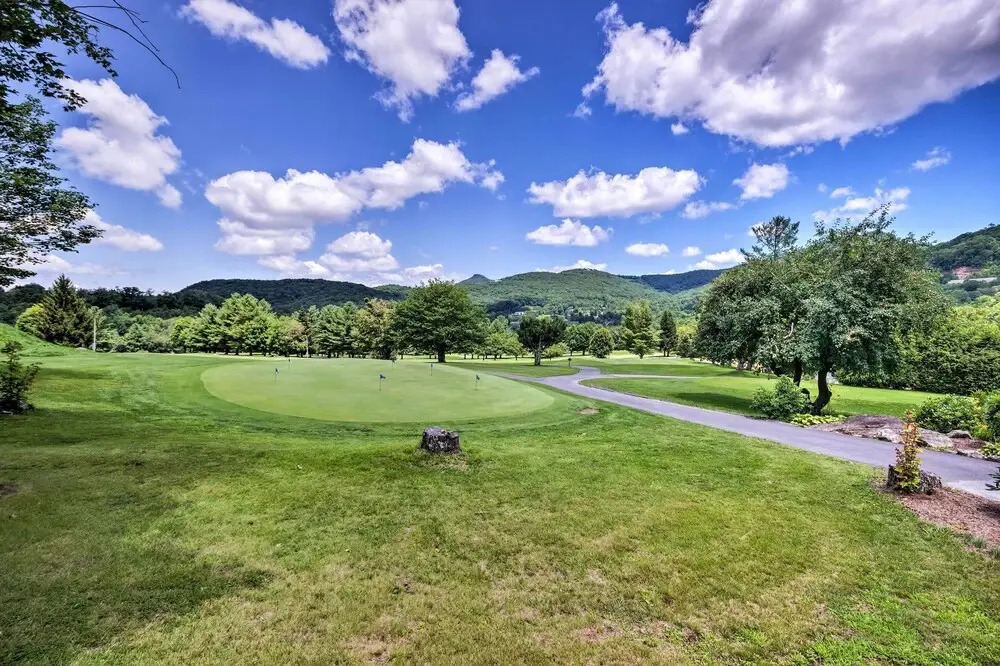 Slope-side Sugar Mountain Retreat 1/2 Mi to Resort
