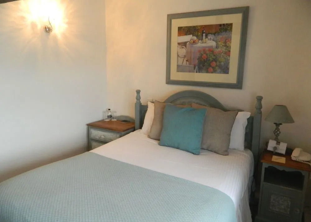 Berts Rooms at The Black Horse Inn