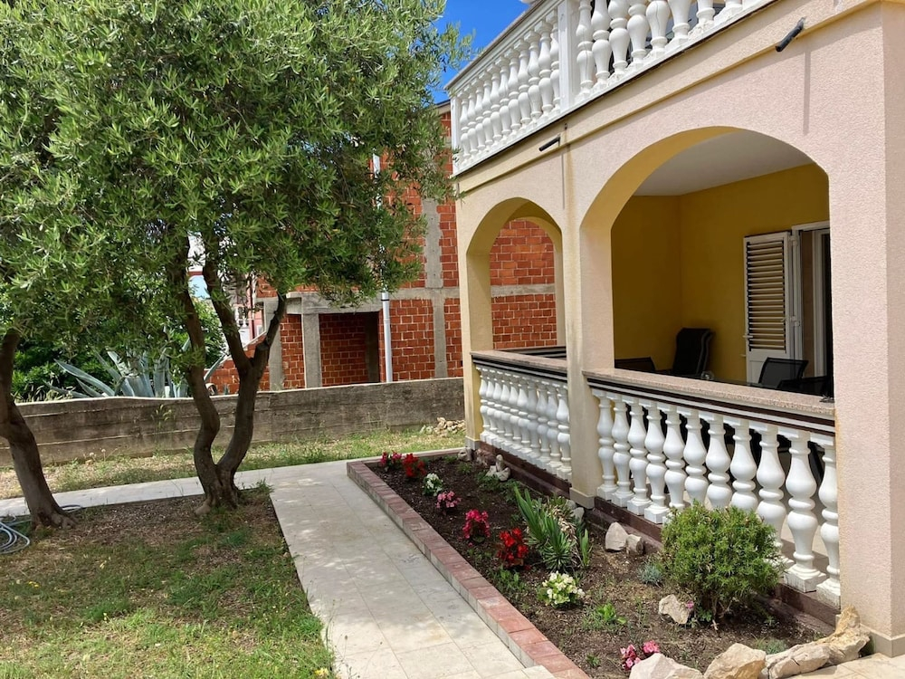 Holiday Home Bella 1 Bella 2