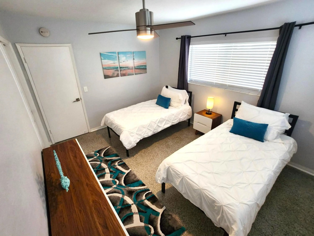 Modern Oasis! Walk to Beach, King Bed, Backyard & Workspace
