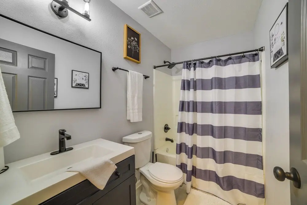 Tallahassee Home w/ Private Deck: 4 Mi to Downtown