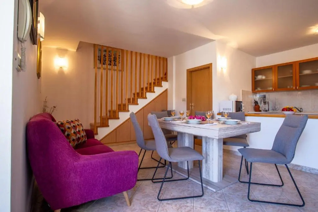 Villa Bonaca - Heated Pool, Harbour Views & Steps to Sea I Sumartin, Brač