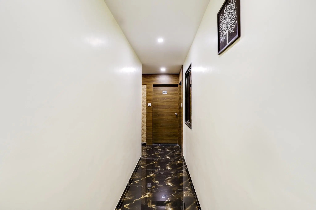 OYO VAD159 Hotel Grand
