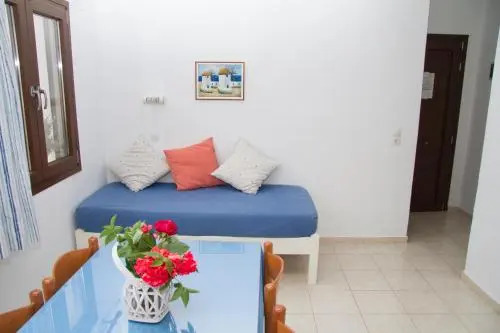 Zorbas Hotel Apartments & Studios