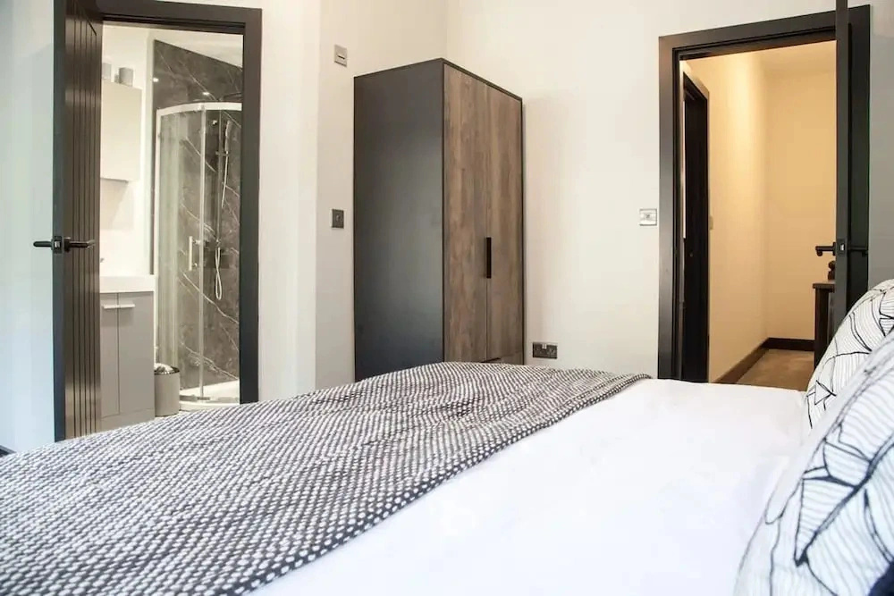 Bright Modern Manchester Home Free Parking