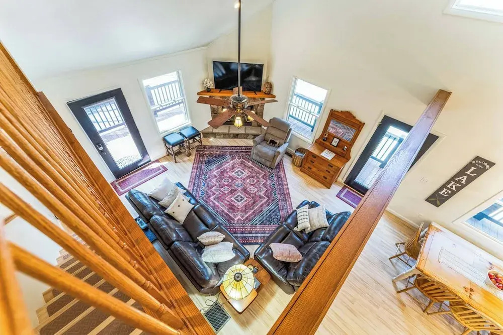 'the Eagles Nest at Alpine' Cabin w/ Fireplace!