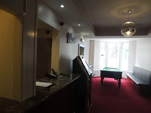White House Hotel