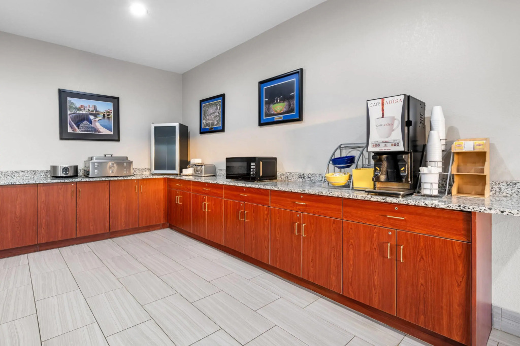 Days Inn by Wyndham near Kansas Speedway