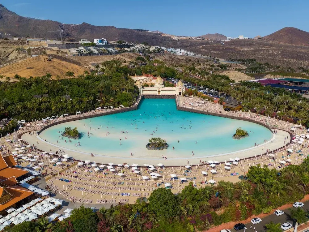 Las Americas Best-suite - Large Apartment With View, Garden and Swimming Pool