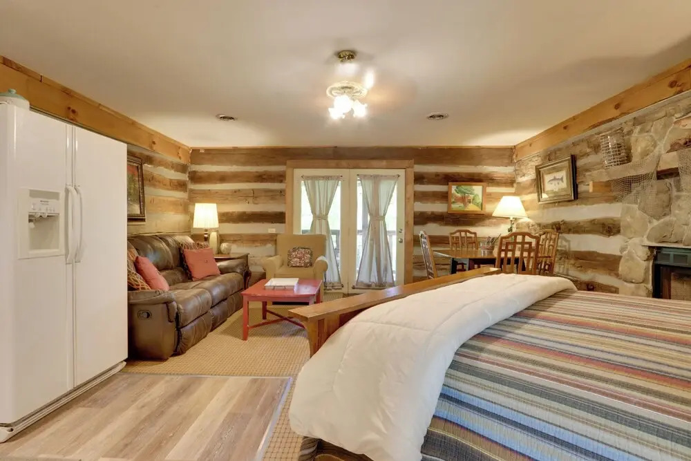Fire Pit & Deck! Cozy Smoky Mtn Retreat on River